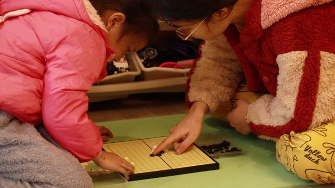近景侧面五子棋对弈