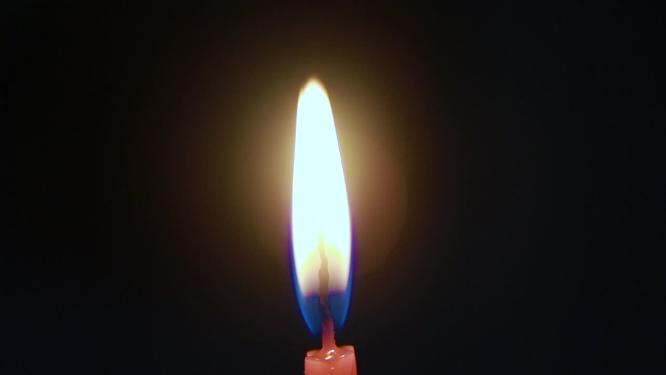 点燃新的希望之光 蜡烛火焰