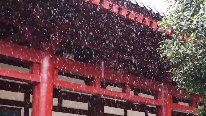 大雪下的古建筑  雨雪交加的冬天