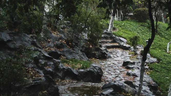 大雪下的古建筑  雨雪交加的冬天