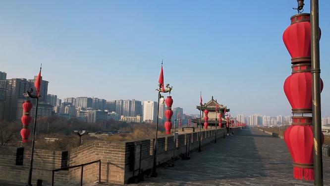 蓝天白云下的古城西安景色
