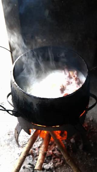 烧柴做饭