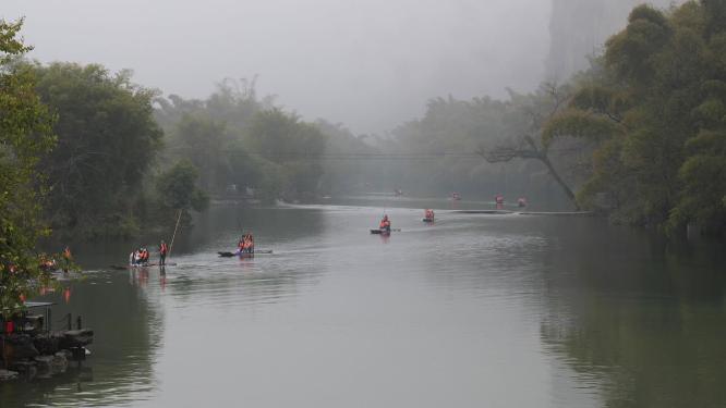 阳朔遇龙河竹筏漂流