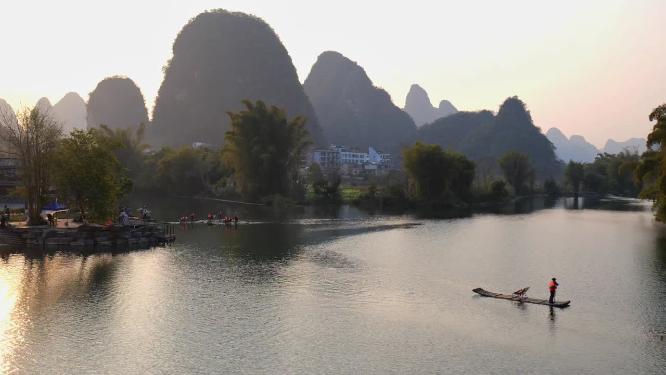 阳朔遇龙河竹筏漂流