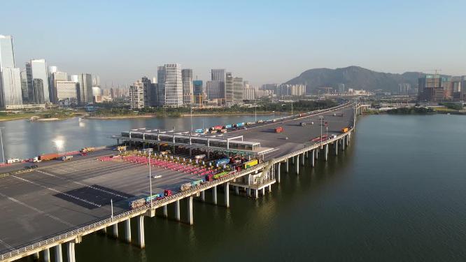 航拍广深沿江高速前海收费站车流