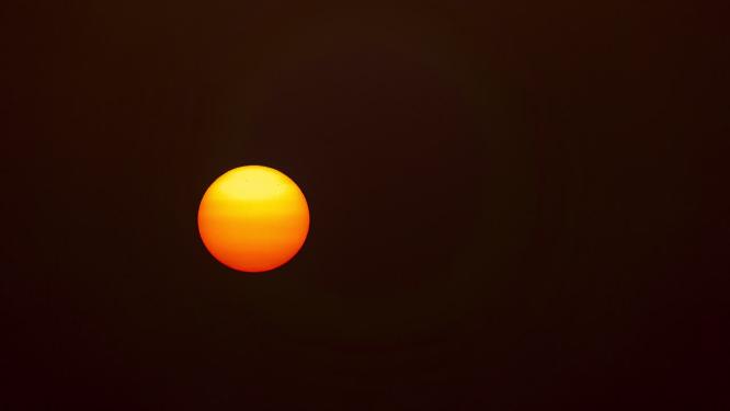 清晨火红太阳日出长焦延时