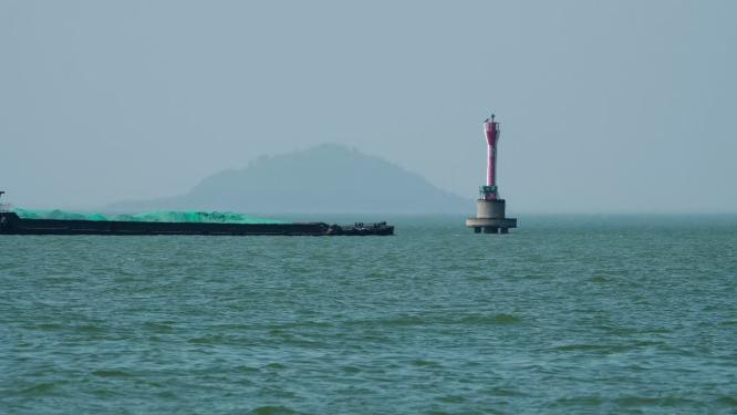 安徽合肥巢湖里的货船实拍空镜