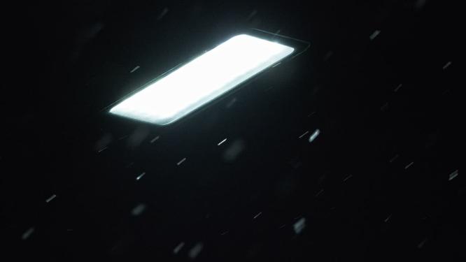 冬天冬季夜晚下雪飘雪花路灯