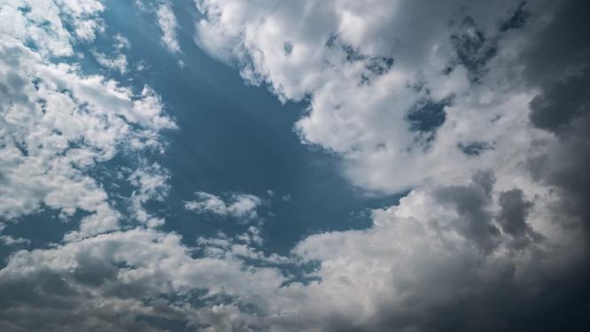 乌云密布暴风雨即将来临变天阴天气