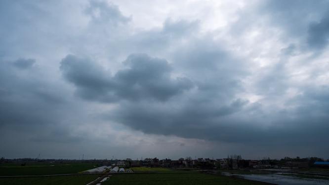 农村田野乌云暴风雨阴天气