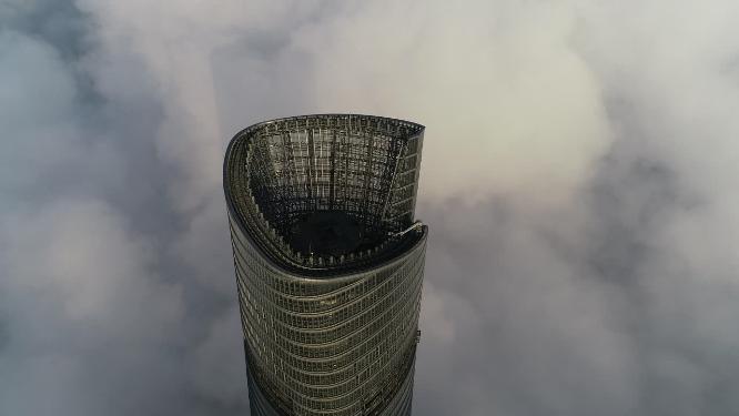 平流雾中的上海陆家嘴地标