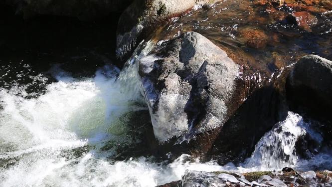 森林山泉小溪水