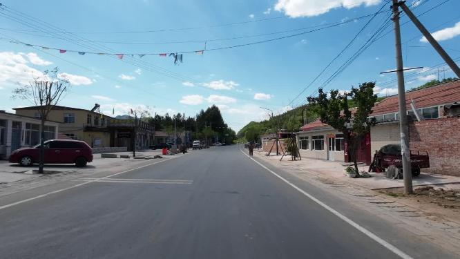 开车第一视角沿途风景 行驶在公路上