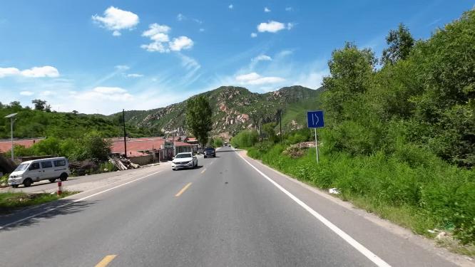 开车第一视角沿途风景 行驶在公路上