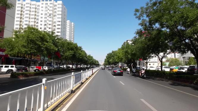 开车第一视角沿途风景 行驶在公路上