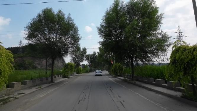 开车第一视角沿途风景 行驶在公路上