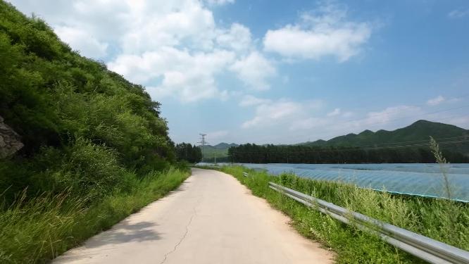 开车第一视角沿途风景 行驶在公路上