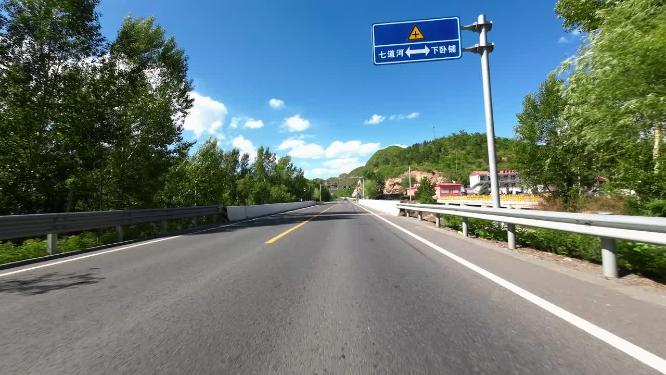 开车第一视角沿途风景 行驶在公路上