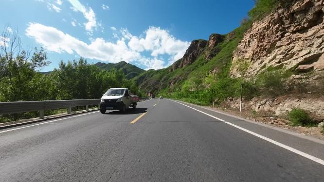 开车第一视角沿途风景 行驶在公路上