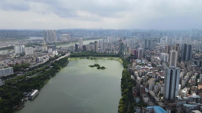 航拍广西南宁南湖城市风景蓝天白云天际线