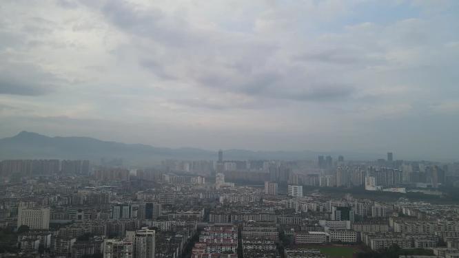 城市清晨迷雾航拍