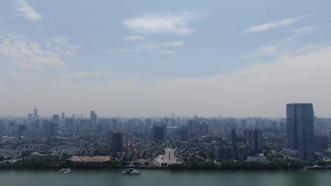 城市清晨迷雾航拍