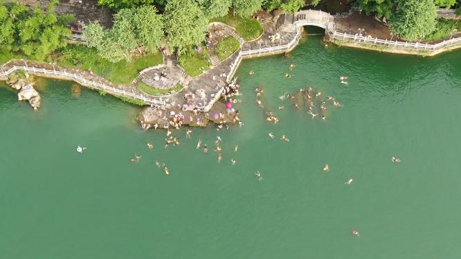 夏日河中游泳避暑航拍