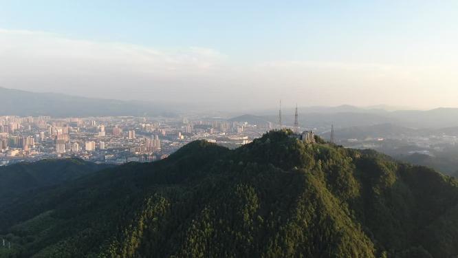 大山山顶信号塔航拍