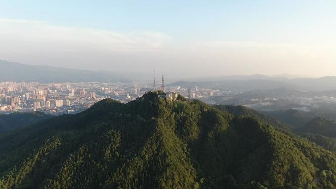 大山山顶信号塔航拍