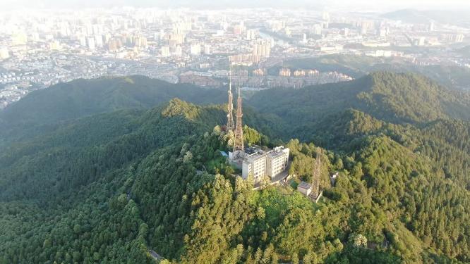 大山山顶信号塔航拍