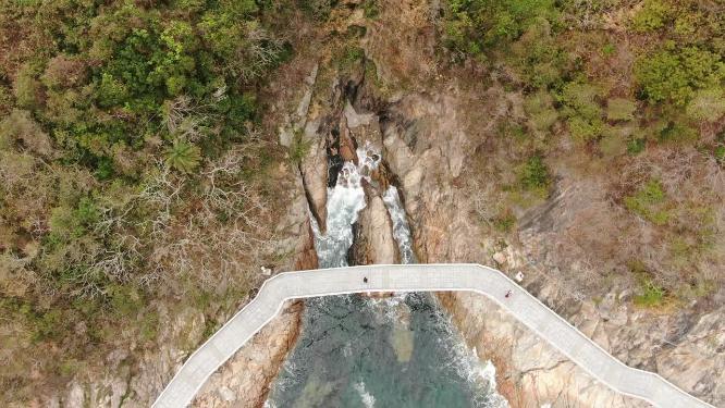 大海海浪沙滩礁石深圳大梅沙航拍