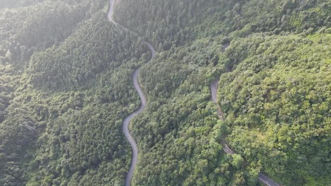 蜿蜒盘山公路航拍