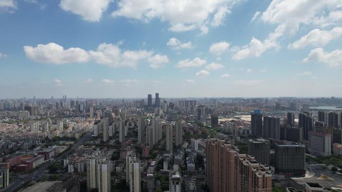 江西南昌城市天际线蓝天白云航拍