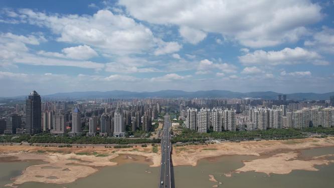 江西南昌城市天际线蓝天白云航拍