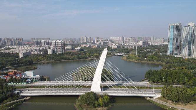 城市交通交叉路口车辆行驶航拍