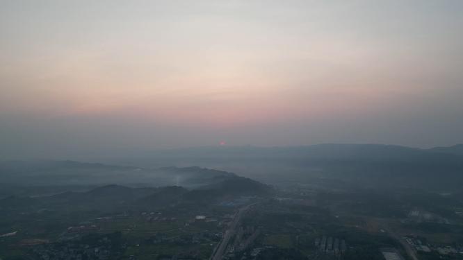 清晨日出迷雾城市航拍