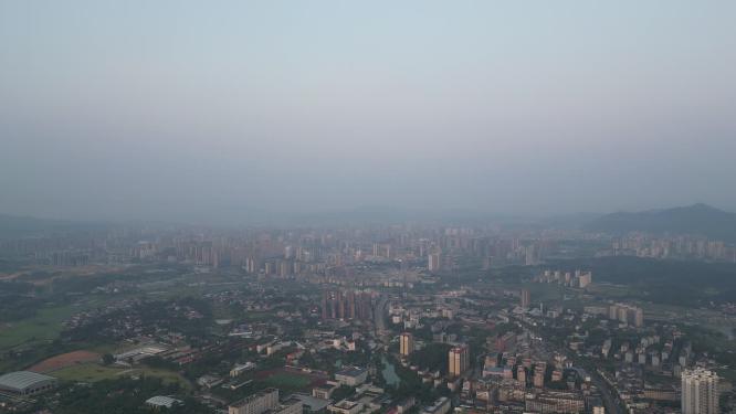 清晨日出迷雾城市航拍