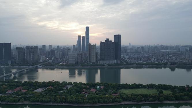 湖南长沙国金中心日出航拍