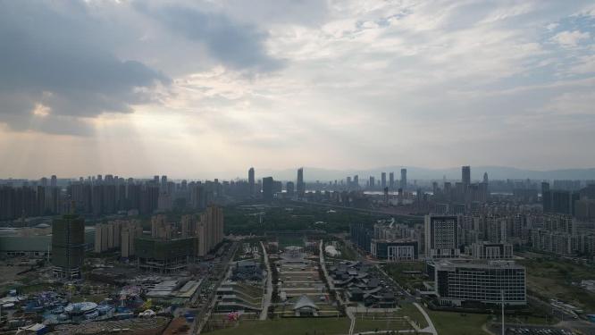 江西南昌城市晚霞光丁达尔效应航拍