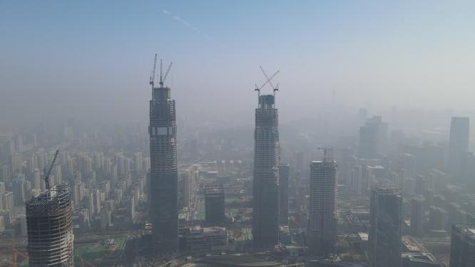 山东济南国金中心双子塔施工吊塔航拍