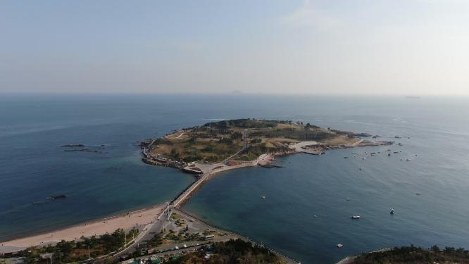 大海礁石海浪沙滩渔船青岛小麦岛