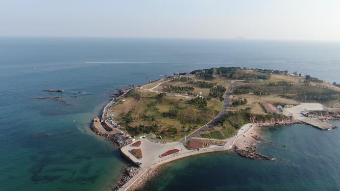 大海礁石海浪沙滩渔船青岛小麦岛