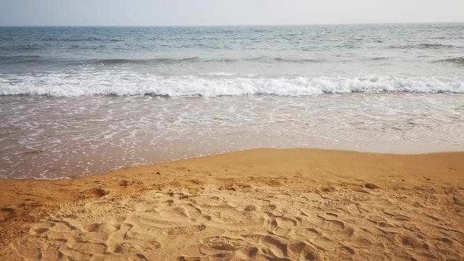 大海沙滩海浪自然风景实拍