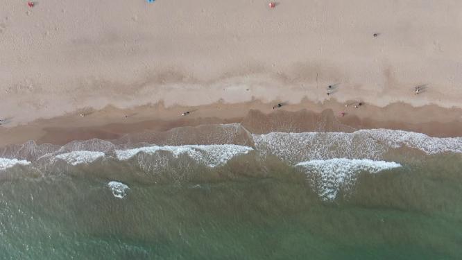 大海海浪沙滩岛屿航拍
