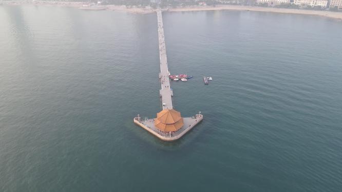 大海海洋渔船码头沙滩礁石航拍