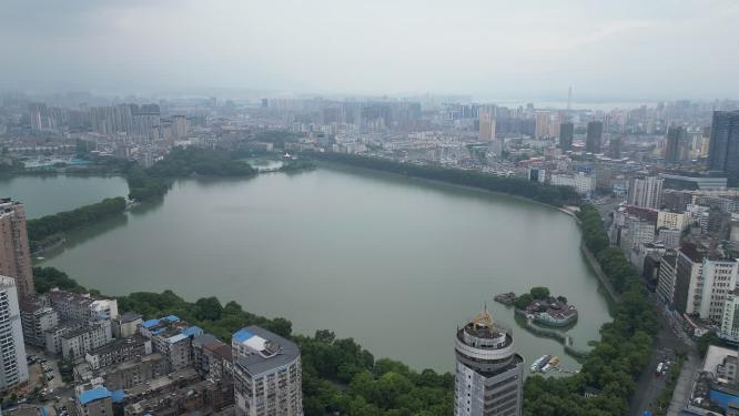 航拍江西九江沿江交通车辆行驶