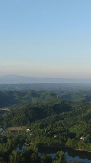 自然风光大自然山峰迷雾竖屏