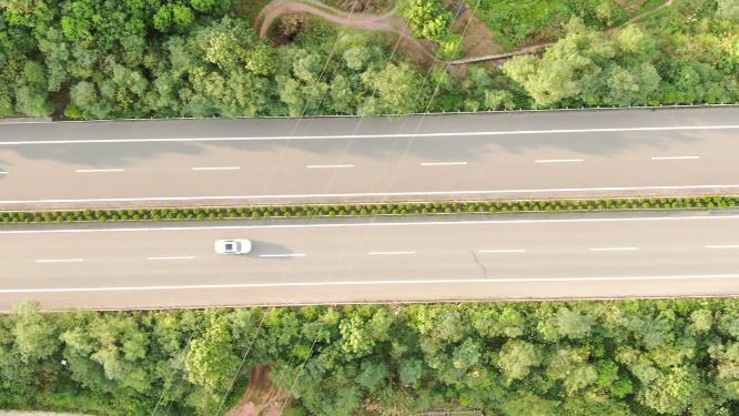 航拍大山高速公路交通