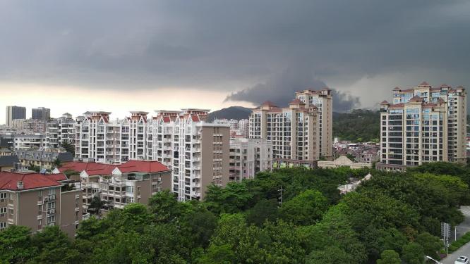 城市暴雨来临航拍