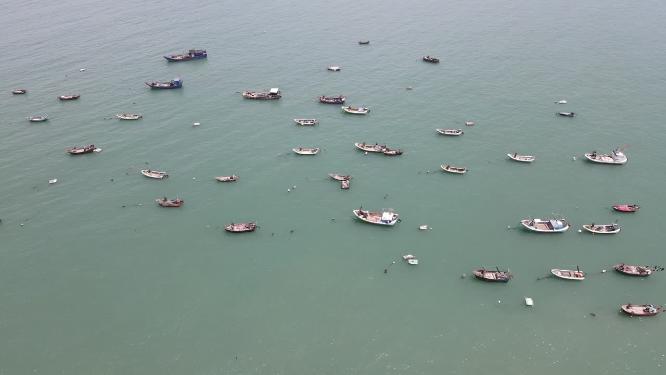 大海海洋渔船码头沙滩礁石航拍